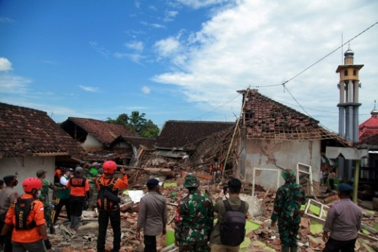 इंडोनेशिया में भूकंप से मरने वालों की संख्या बढ़कर 10 हुई