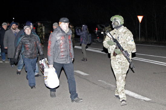 यूक्रेनी कस्बों के अधिकारियों को मौके पर ही लुटेरों को गोली मारने का अधिकार मिला