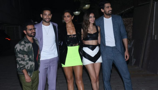 दीपिका पादुकोण से लेकर सोनाक्षी सिन्हा तक आई नजर, ऐसी रही फिल्म की स्क्रीनिंग 