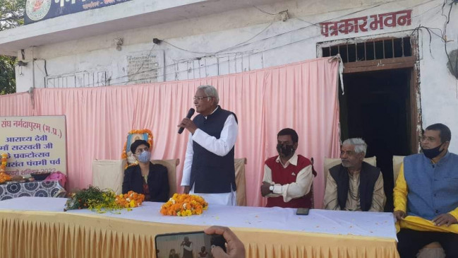 Narmadanchal Journalists Association celebrated Basant Panchami at Patrakar Bhawan