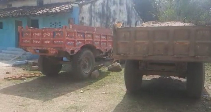 उत्तर वन मंडल डीएफओ ने अजयगढ में पकड़े अवैध रेत से भरे ट्रैक्टर-ट्रॉली