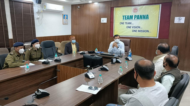 Renewal of 43 liquor shops of 16 groups of Panna district started Renewal of 43 liquor shops of 16 groups of Panna district started