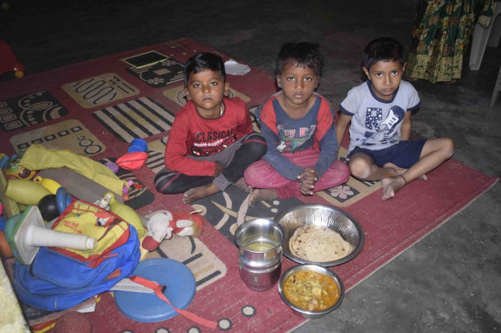 Simultaneous supply of food and snacks, pulses like water, vegetables such that even children are reluctant to eat