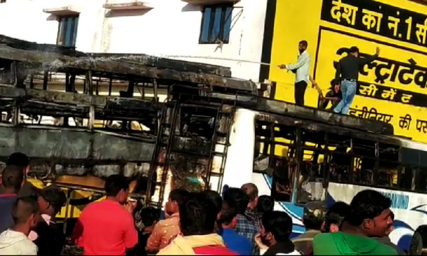 Two buses burnt to ashes due to fire while welding Two buses burnt to ashes due to fire while welding