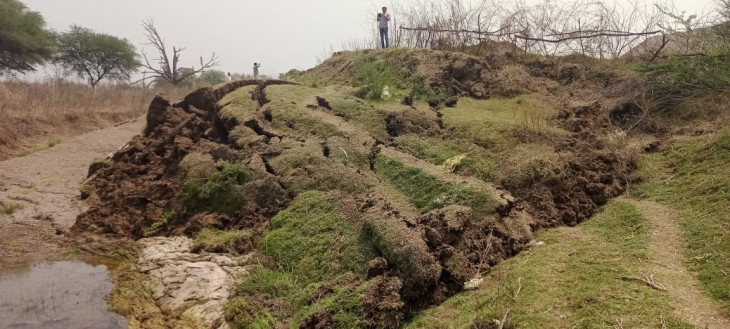 400 feet earthen mound collapsed, Naglon open coal mine incident