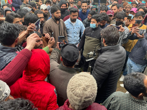 श्रीनगर में युवाओं की रैली, राजनीतिक सत्ता में हिस्सेदारी का किया दावा