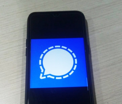 Signals active users in Ukraine almost tripled in the last 3 weeks