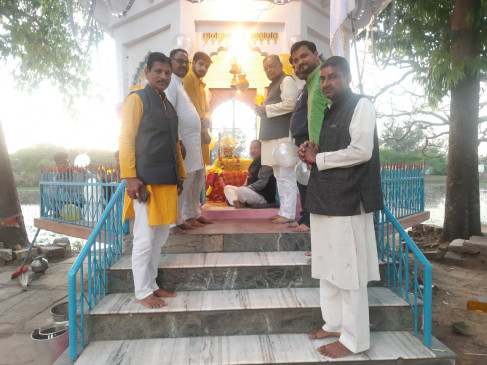 चौमुखनाथ और सिद्धनाथ में भोलेनाथ के दर्शन के लिए उमडा श्रृद्धालुओं का सैलाब