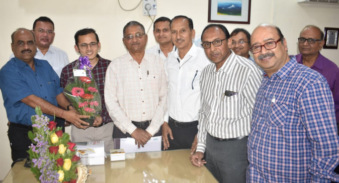 Do not seal the bank accounts to get the benefit of the state governments VAT Abhay scheme