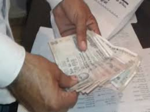 Executive engineer and senior clerk caught taking bribe Executive engineer and senior clerk caught taking bribe