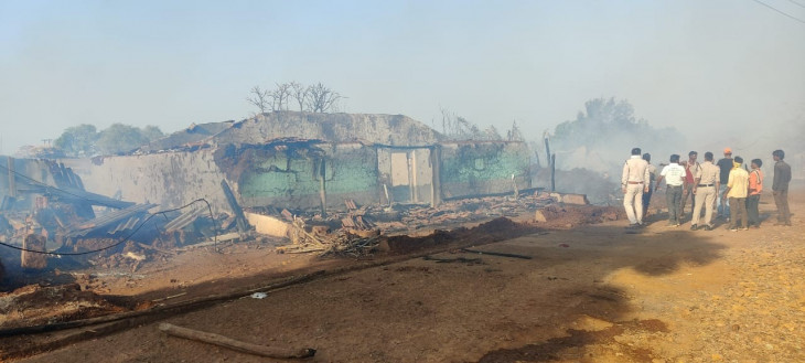 Massive fire broke out in Tamiyas Karrapani settlement, 6 houses destroyed