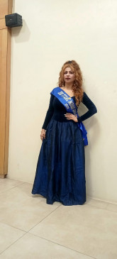 Modeling started after marriage, son is 25 years old, mother is still receiving award