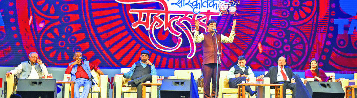 Poets tickled the audience with heroic rasa, love rasa and humorous rasa. Poets tickled the audience with heroic rasa, love rasa and humorous rasa.