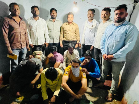 Police raid on gambling stop in Amravati, 14 arrested