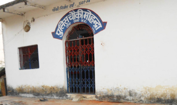 शिव मंदिर में सुबह से बैठी लडक़ी को पुलिस ने परिजनों से मिलाया