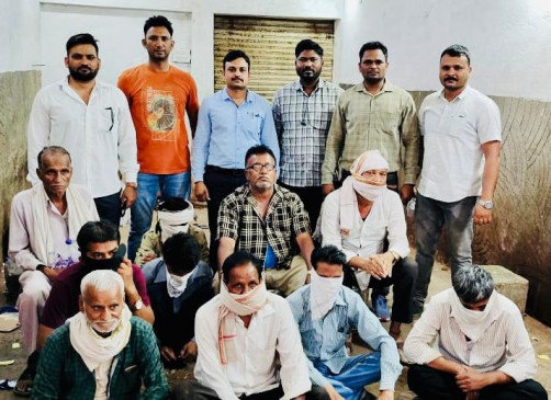Raid on two gambling bases in Amravati, 11 gamblers arrested Raid on two gambling bases in Amravati, 11 gamblers arrested