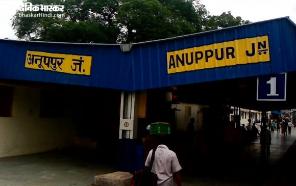 कनपटी पर लगाई रिवाल्वर, चाकू मारकर पेट्रोल पंप कर्मी से लूट लिए 15 हजार