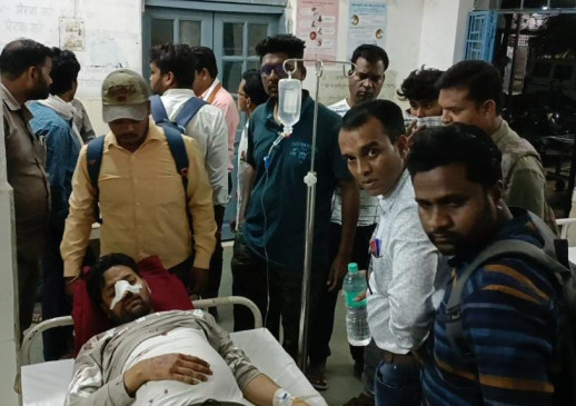 Speeding car trampled five people, angry mob beat up the driver