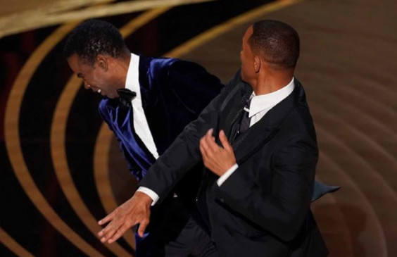 विल स्मिथ ने जड़ा कॉमेडियन क्रिस रॉक को मुक्का, करना पड़ सकता है ऑस्कर वापस! विल स्मिथ ने जड़ा कॉमेडियन क्रिस रॉक को मुक्का, करना पड़ सकता है ऑस्कर वापस!