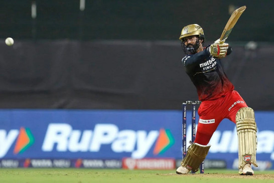 Tendulkar praises Dinesh Karthik Tendulkar praises Dinesh Karthik