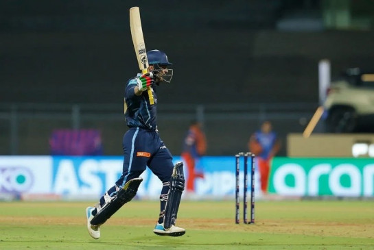 Is Rashid Khan taking a snake shot to be a finisher like MSD? Is Rashid Khan taking a snake shot to be a finisher like MSD?