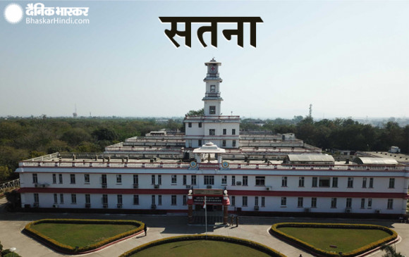 महावीर के जियो और जीने दो का संदेश देते हुए जैन समाज द्वारा निकाला गया जुलूस।