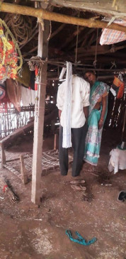 बेटियों से फोन पर कहा परेशान मत होना... कुछ देर बाद फांसी लगाकर किसान दंपती ने दी जान