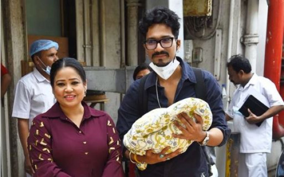 भारती सिंह और हर्ष लिंबाचिया अपने अस्पताल के बाहर अपने बेबी बॉय के साथ दिया पोज  भारती सिंह और हर्ष लिंबाचिया अपने अस्पताल के बाहर अपने बेबी बॉय के साथ दिया पोज
