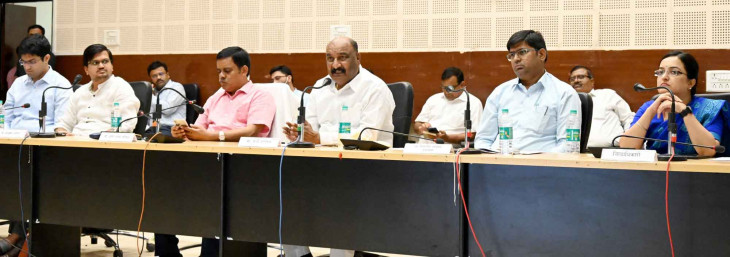 Complete the work on the footpaths of the fields by June 15: Bhumre Complete the work on the footpaths of the fields by June 15: Bhumre