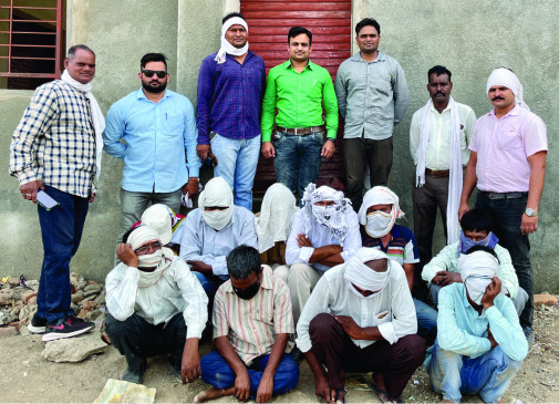 Gambling was going on in Amravatis Friday market, police raided