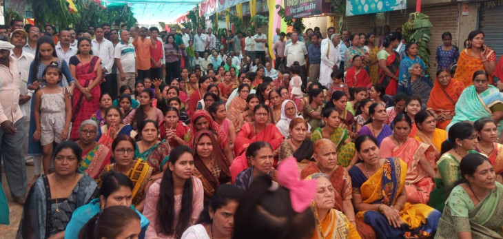 Hanuman devotee pulled chariot alone with 9 bullock carts