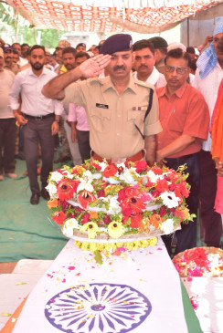 Last farewell to army soldier Sukhram Singh with military honors.