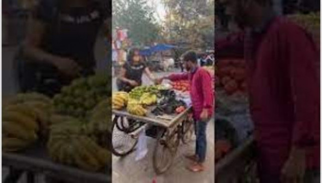 स्क्रिप्टेड वीडियो वायरल, मुस्लिम फल विक्रेता हिंदुओं को ठगने का काम कर रहा?