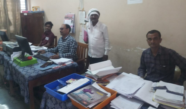 Raunak returned to the office of Collector and Divisional Commissioner Raunak returned to the office of Collector and Divisional Commissioner