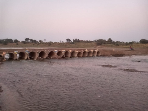 Sand smugglers built a bridge by laying pipes for smuggling