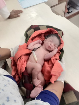 Stone hearted mother... Newborn thrown on the roadside