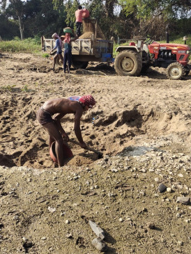 Such protection of administration and power: Mafia started extracting sand from Bisapur mine at will