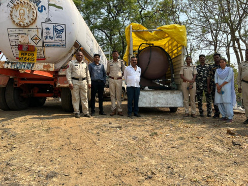 टिकारिया पुलिस व राजस्व विभाग ने की कार्यवाही, करीब 25 लाख का सामान किया जब्त।