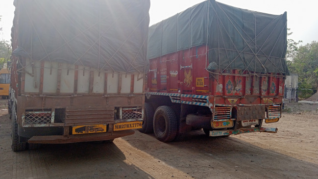 Two trucks filled with sand caught in Tivasa, goods worth 51 lakhs recovered Two trucks filled with sand caught in Tivasa, goods worth 51 lakhs recovered