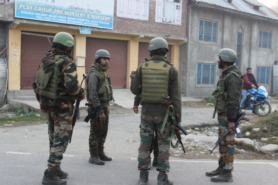 जम्मू-कश्मीर के अनंतनाग  के पहलगाम इलाके में मुठभेड़, 3 आतंकी ढेर