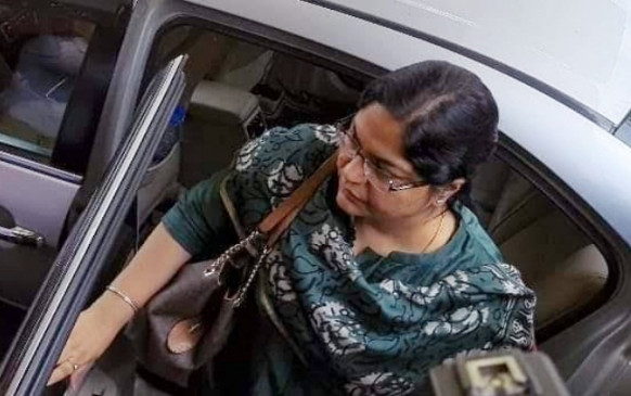 झारखंड की सीनियर आईएएस पूजा सिंघल और उनके पति अभिषेक गिरफ्तार, आय से अधिक संपत्ति का मामला