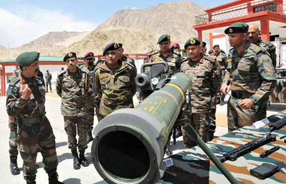 सेना प्रमुख ने लद्दाख क्षेत्र से लगती चीन सीमा पर सुरक्षा बलों की तैनाती का जायजा लिया