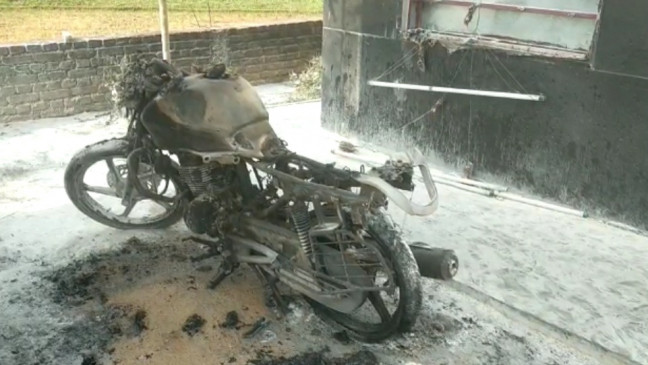 बिहार में रंगदारी नहीं मिलने पर बदमाशों ने पेट्रोल पंप में लगाई आग, 2 वाहन भी फूंके