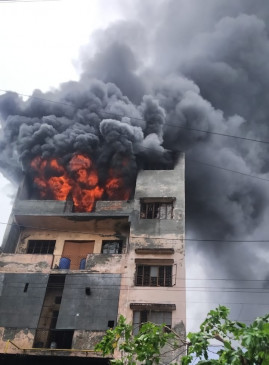 दिल्ली की फैक्ट्री में लगी आग