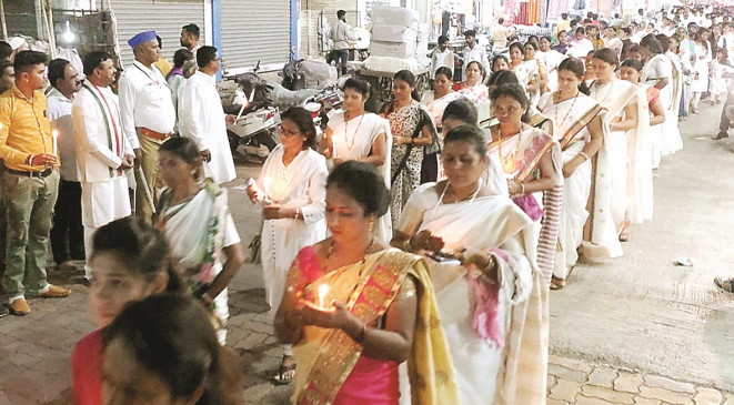 भगवान गौतम बुध्द जयंती पर निकला कैन्डल मार्च