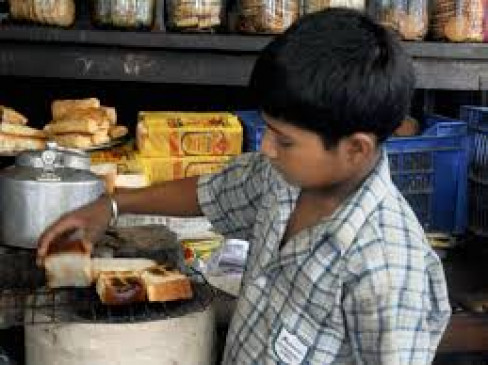 Child worker Kriti Dal raided the shop Child worker Kriti Dal raided the shop