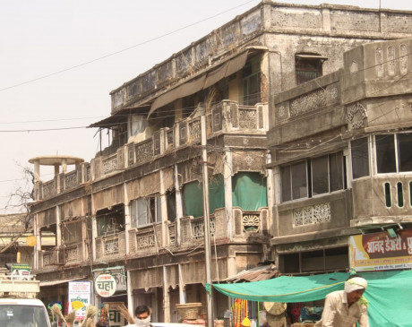 Danger: 50 old houses can collapse anytime Danger: 50 old houses can collapse anytime