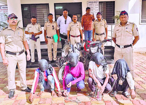 Gang of two wheeler thieves trapped in the trap of Tiroda police Gang of two wheeler thieves trapped in the trap of Tiroda police