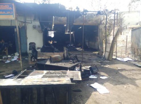 Massive fire in printing press, loss of lakhs Massive fire in printing press, loss of lakhs