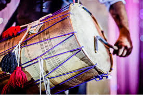 On hearing the news of getting bail, Rana supporters danced on drum cards.